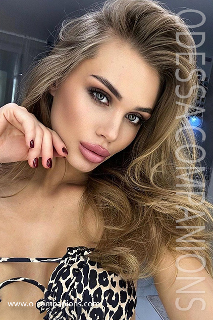 ARINA, 20 YEARS
www.o-companions.com