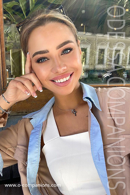 eliza, 22 YEARS
www.o-companions.com