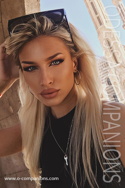 meriel, 25 YEARS
www.o-companions.com