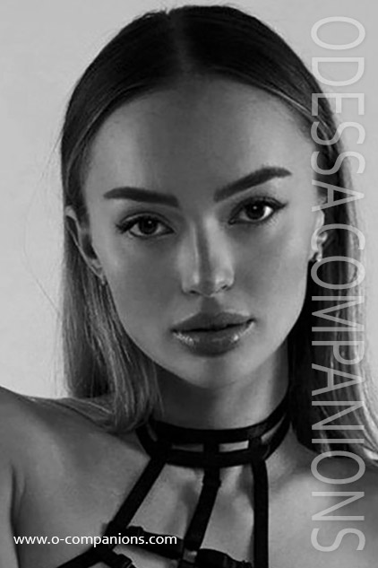 mila, 25 YEARS
www.o-companions.com