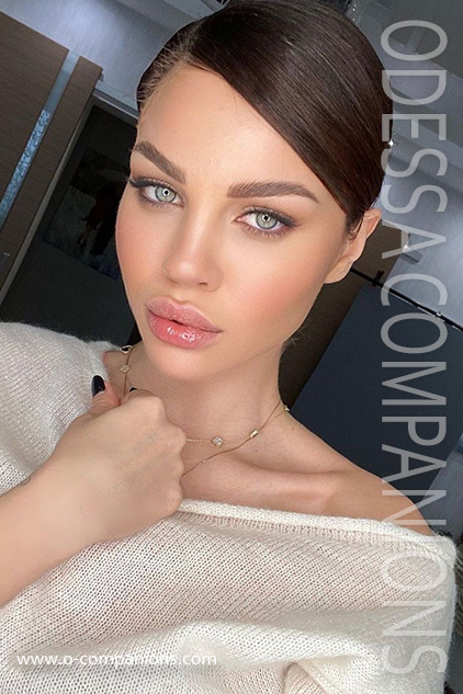 violetta, 22 YEARS
www.o-companions.com