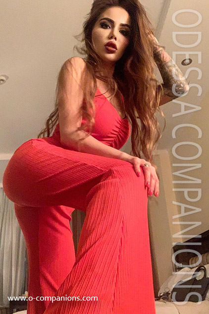 yasmina, 22 YEARS
www.o-companions.com