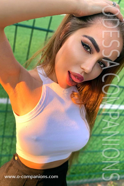 yasmina, 22 YEARS
www.o-companions.com